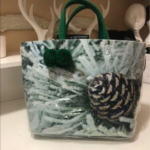 Punctuate late holiday bag